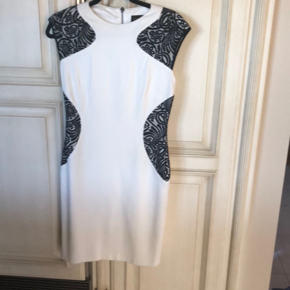 Whit dress with black lace details size 4